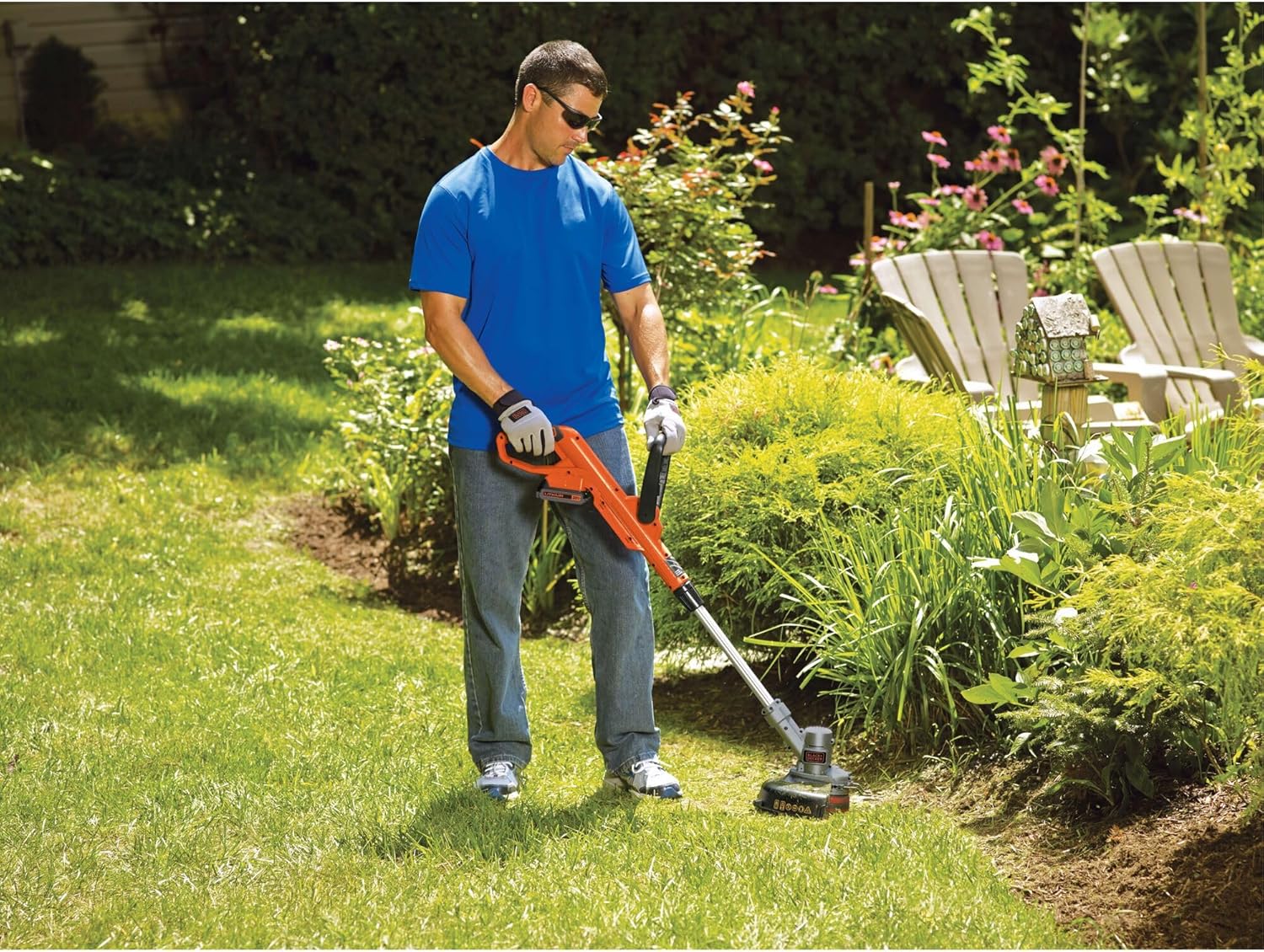 BLACK+DECKER 20V MAX Lithium 12 inch Trimmer/Edger (LST300) image 9