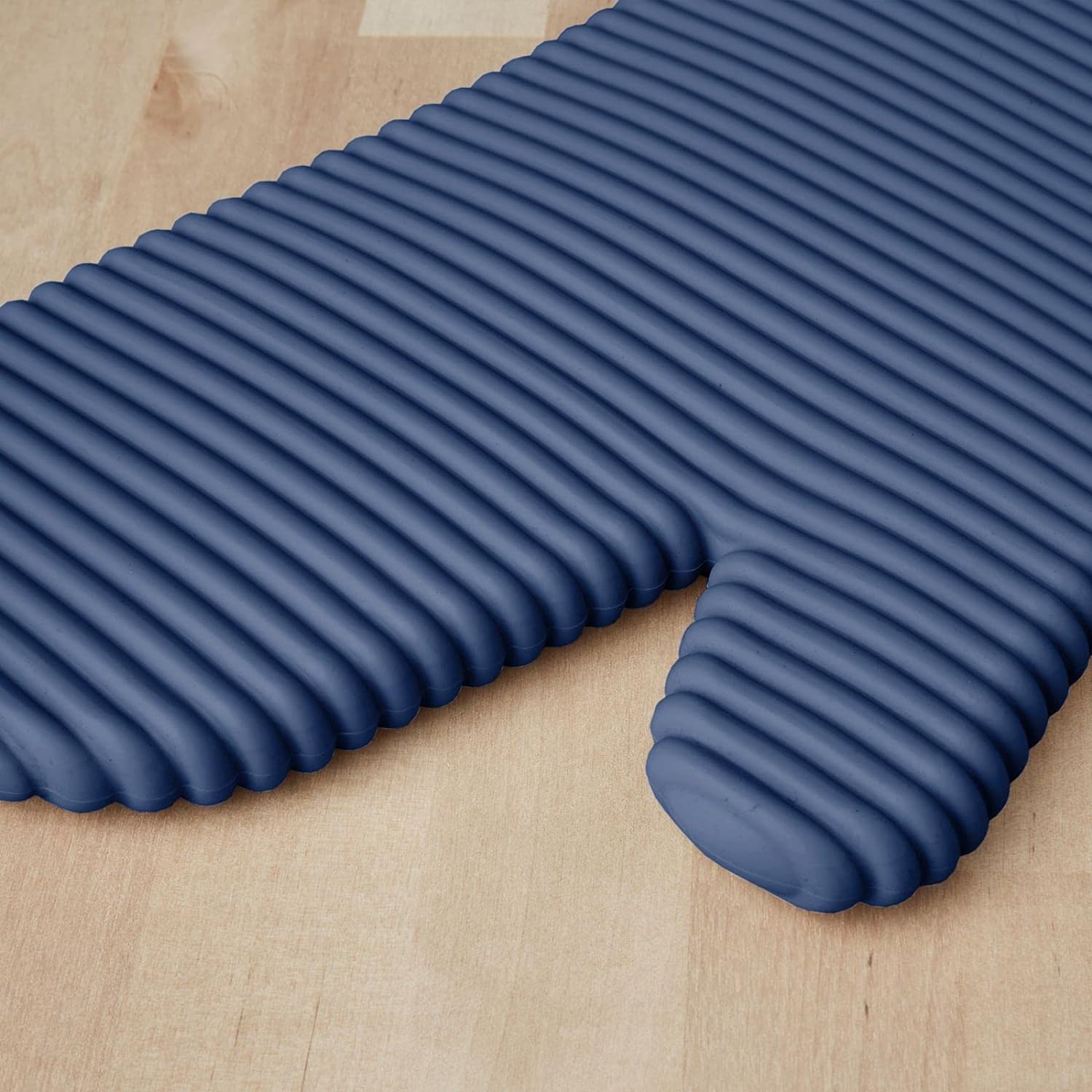 KITCHENAID Ribbed Soft Silicone Oven Mitt 2-Pack Set, 7.5"x13", Blue Willow image 4