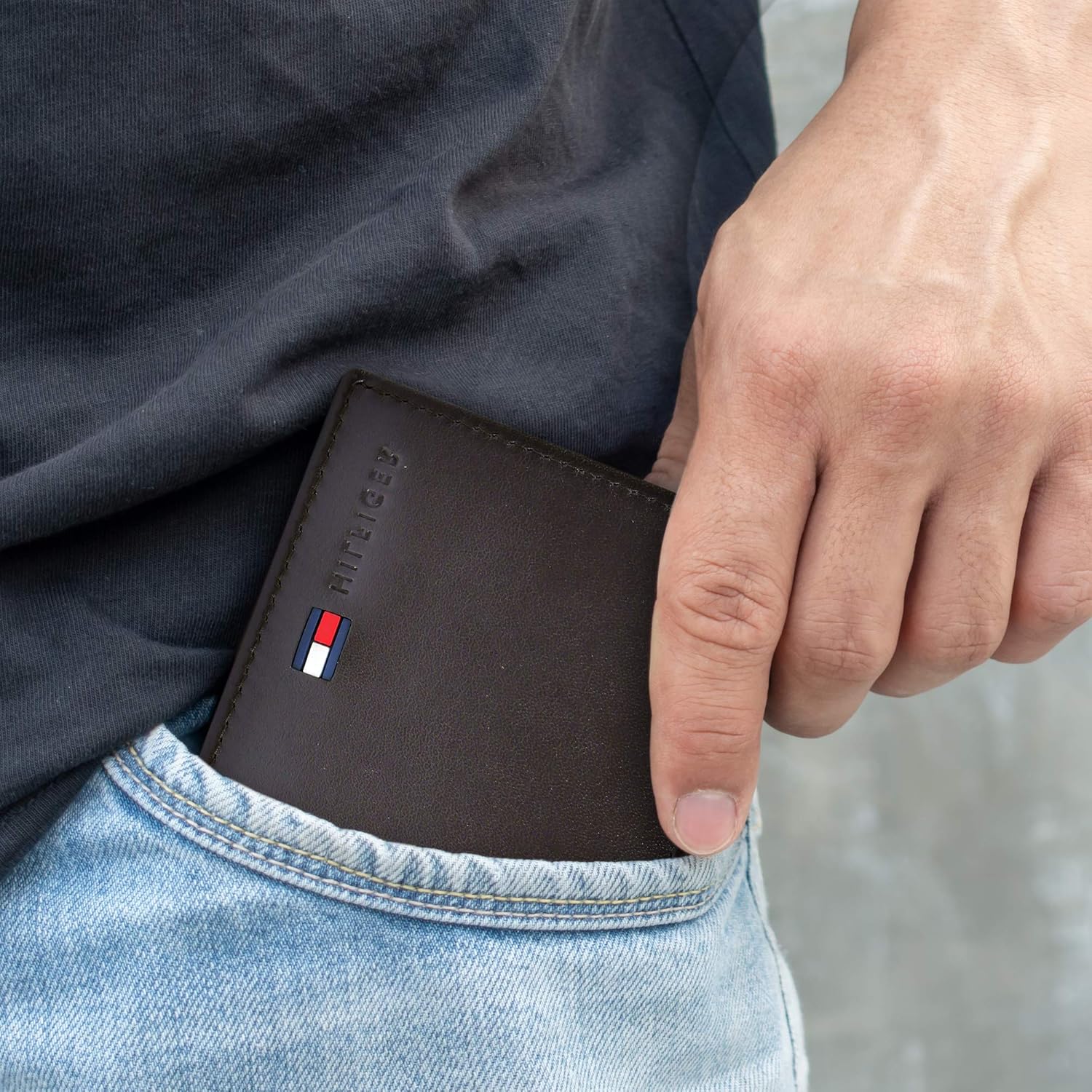 Tommy Hilfiger Men's Leather Wallet - Thin Sleek Casual Bifold with 6 Credit Card Pockets and Removable ID Window, British Tan image 8
