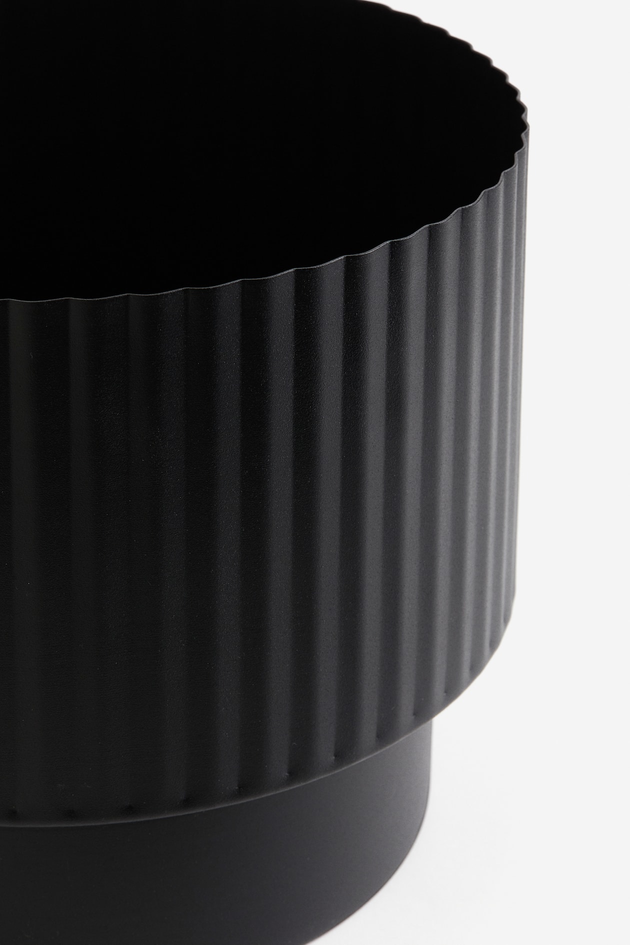 Large Plant Pot in Metal image 3