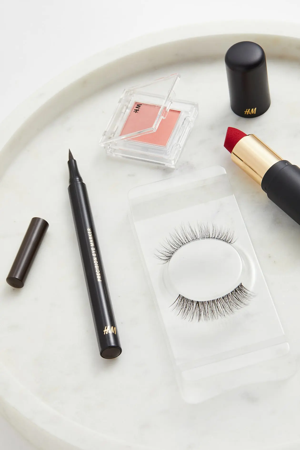 False Eyelashes image 2