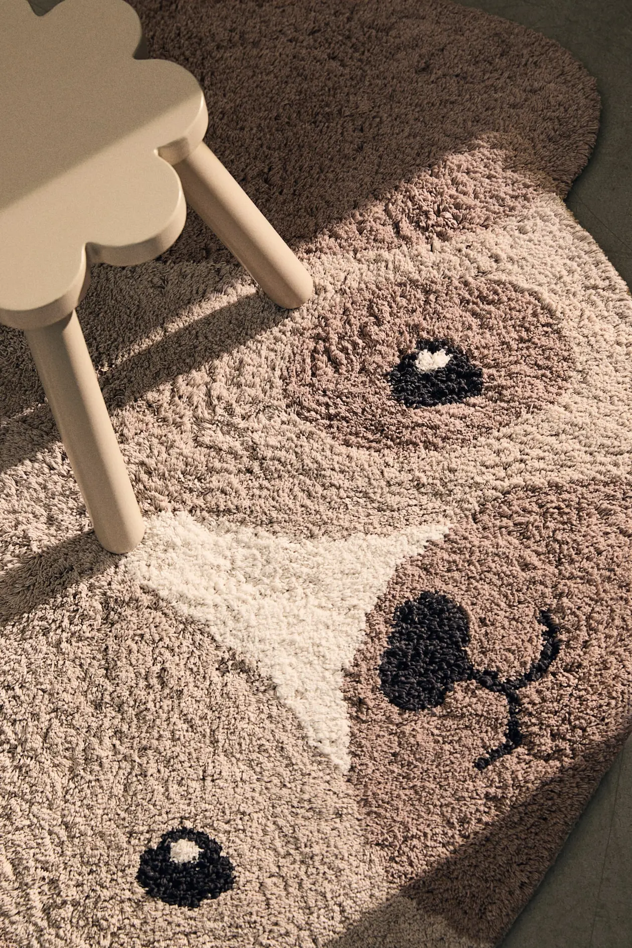 Dog-Shaped Rug image 2