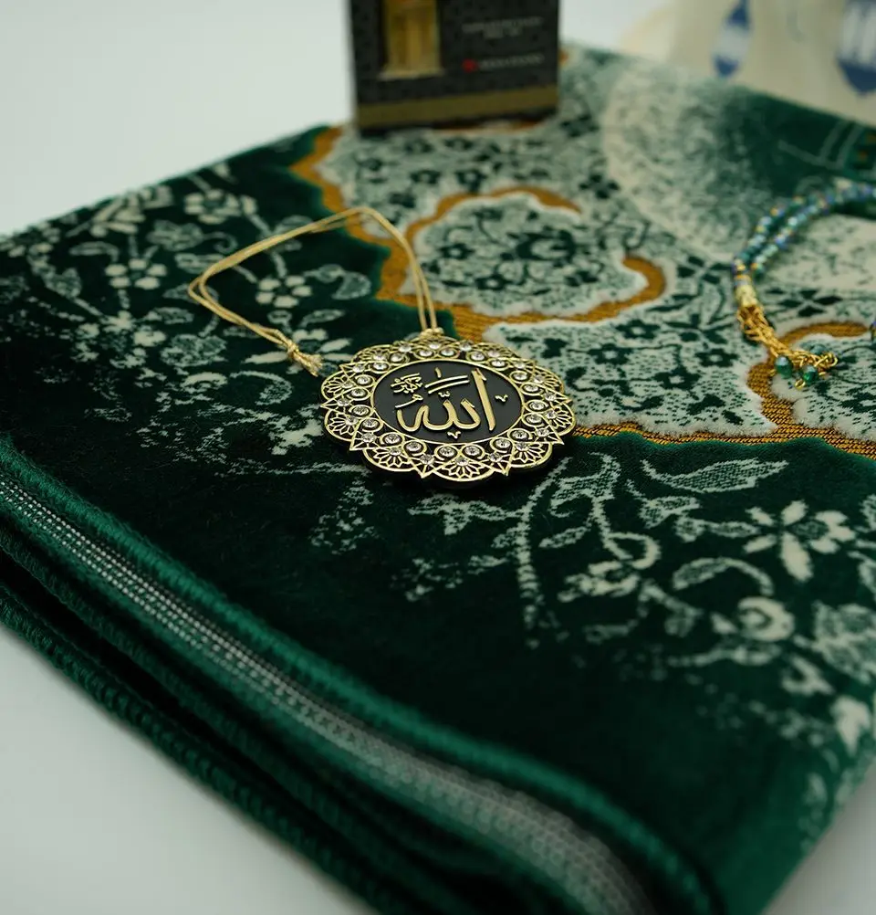 Eid Mubarak Gift Bag Set with Prayer Mat, Prayer Beads, Car Hanger, & Rollerball Perfume - Green image 2