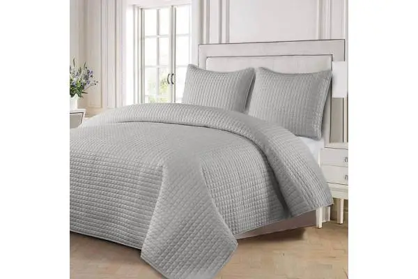 Checkered Quilts & Coverlet Set image
