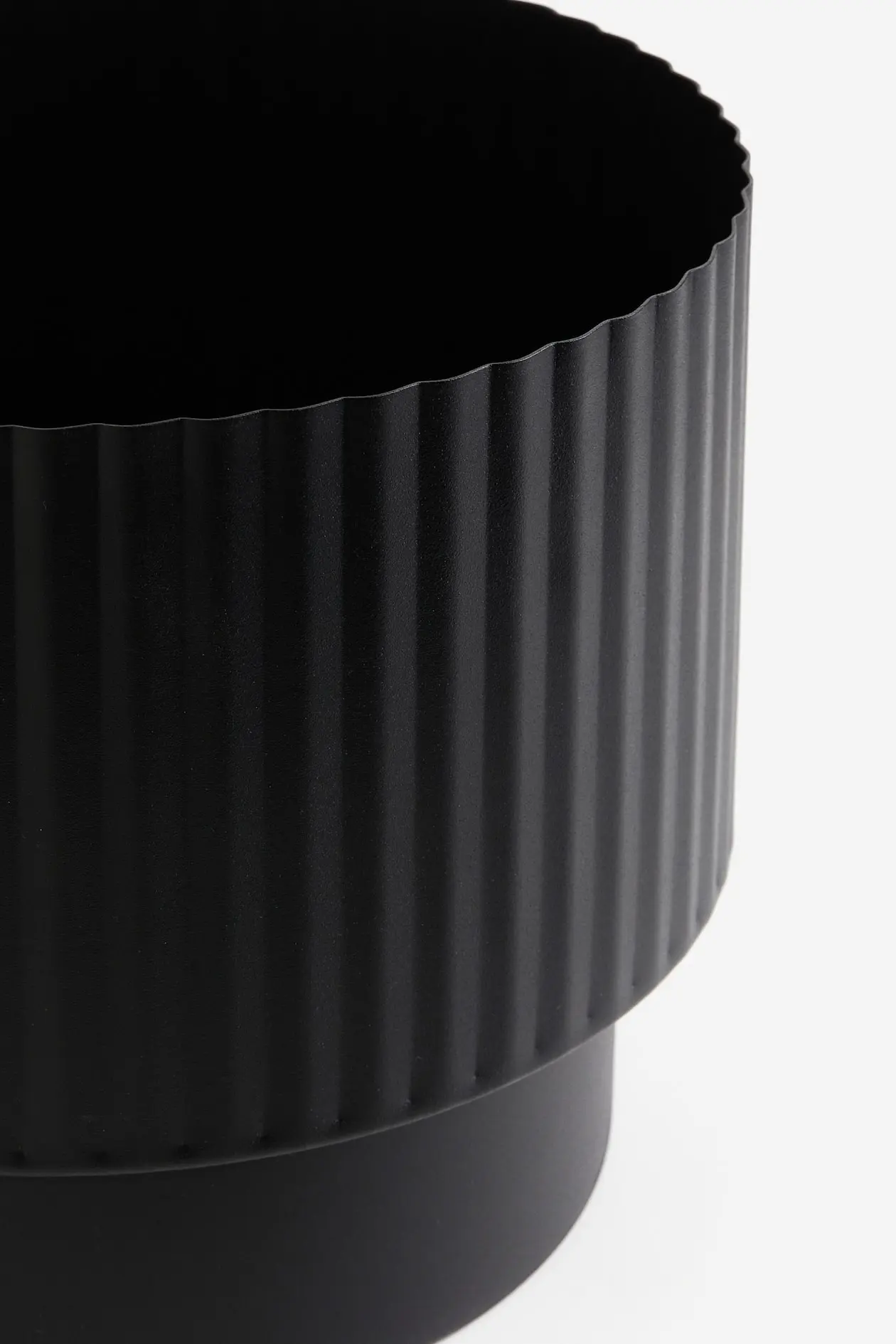 Large Plant Pot in Metal image 3